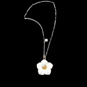 Collier chaîne fleur couleur ivoire
