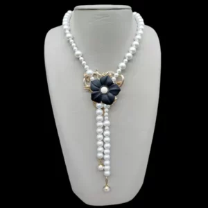 Collier cravate fleur couleur noire