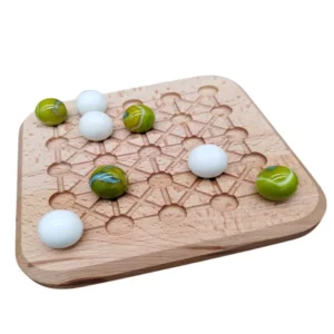 Petit Bilica avec petites billes en bois blanches et vertes