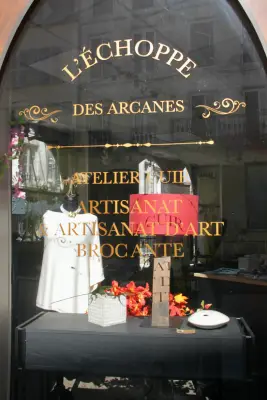 Vitrine Echoppe des Arcanes rue Rougemeont